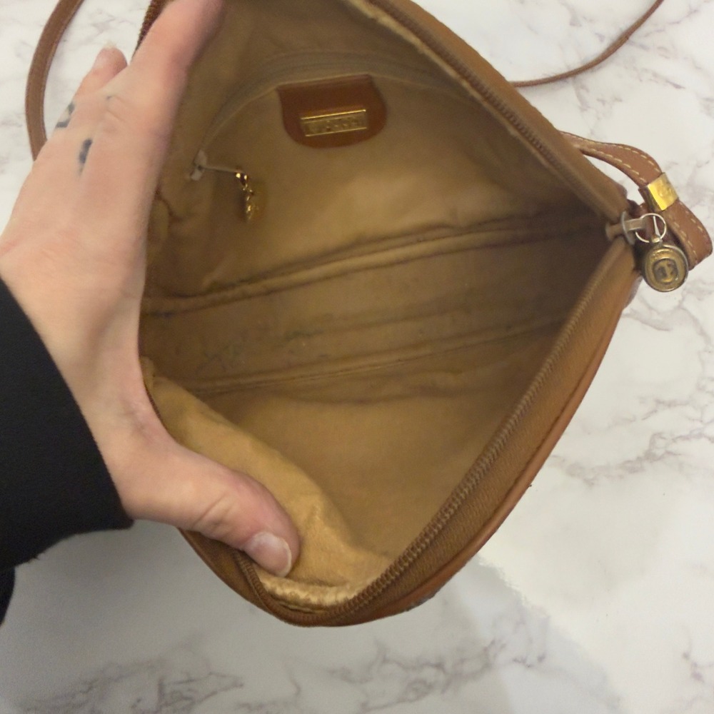 Vintage Gucci 007-89-0094‎ Monogram Crossbody Bag – Brown & Tan Leather Trim - Picture 4 of 16